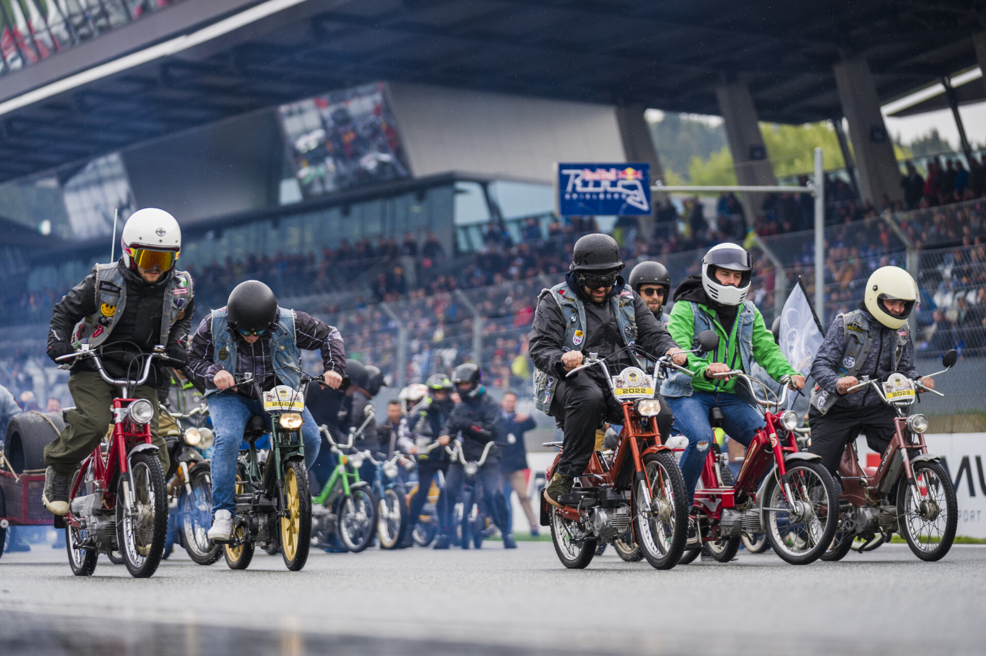 Wie Schnell Darf Ein Moped Fahren österreich „MopedGP von Österreich“ am Red Bull Ring