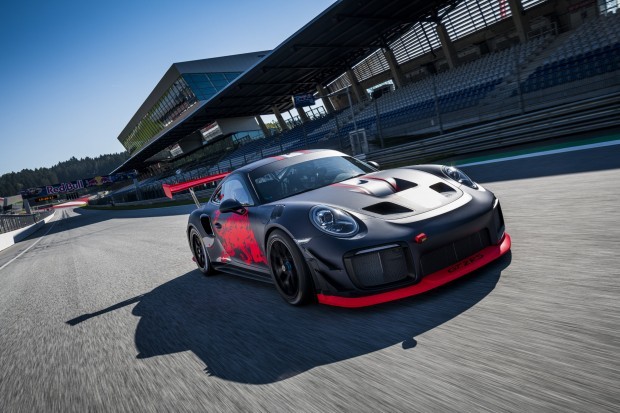 Porsche 911 GT2 RS Clubsport: the ultimate HP kick at the