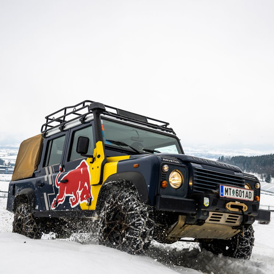 Off-road Winter Training with Land Rover Defender