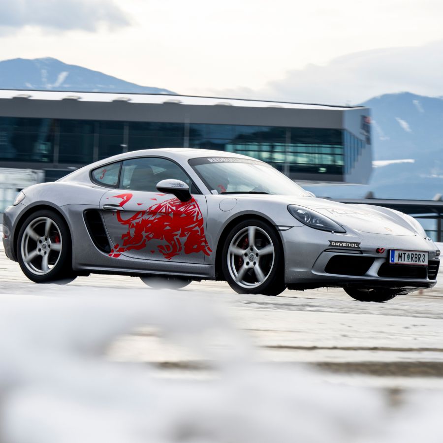 Porsche 718 Cayman S Winter Experience im Driving Center